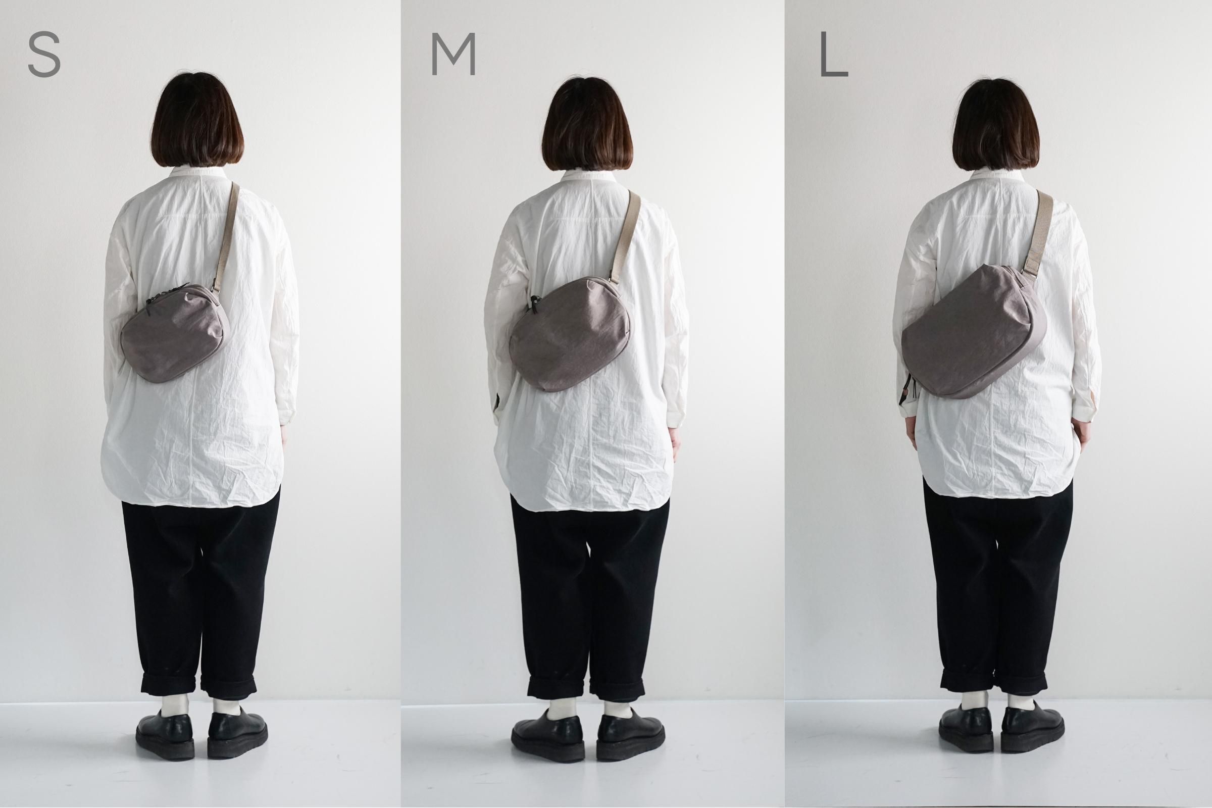 NIZYU KANO / にじゅうかのう FUKUI SIWAナイロンボディバッグS