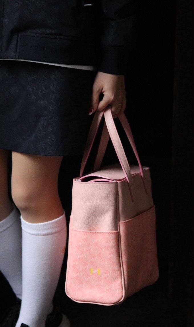 スリムな新型カートバッグ