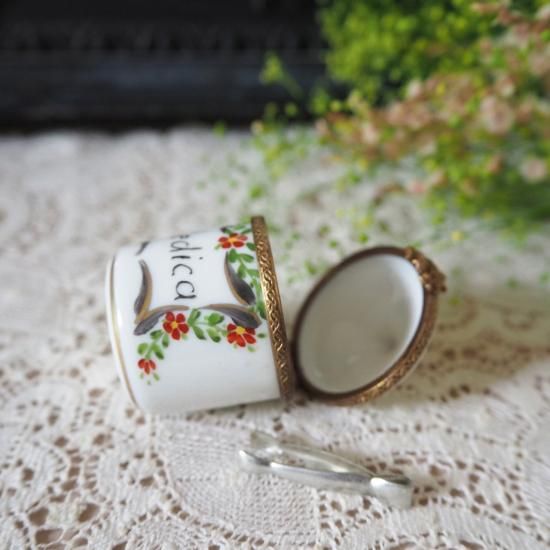 ピルケース フランス製リモージュ ピルボックス 椅子