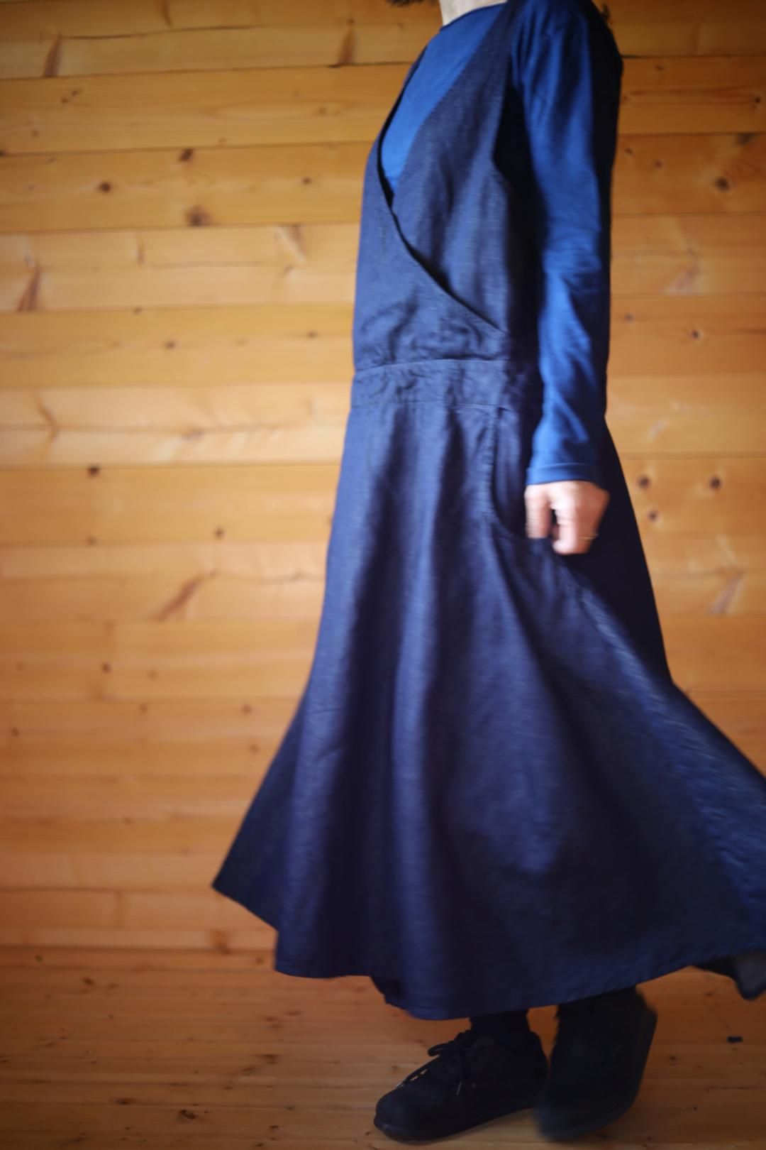 ノースリーブカシュクールワンピース リネンデニム - TAKASHIRO SENKO