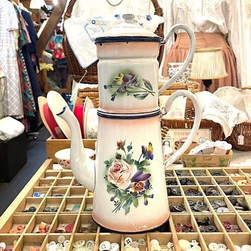 フランス1920年代 ＊ 白地にピンクのグラデーションとローズとダブル