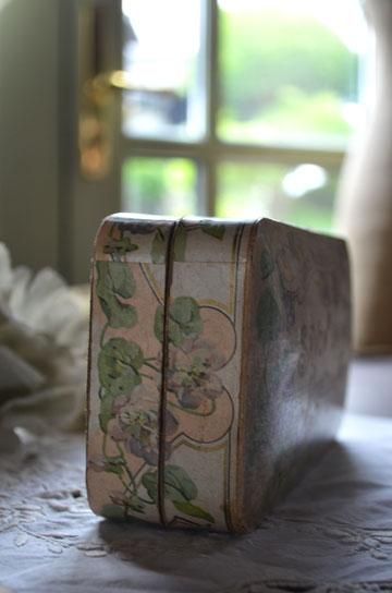 ルーブル百貨店のスミレの石鹸箱【パディントン】｜ブロカント