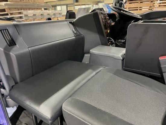 いすゞ ファイブスターギガ 07フォワード コンドル 助手席 オットマン