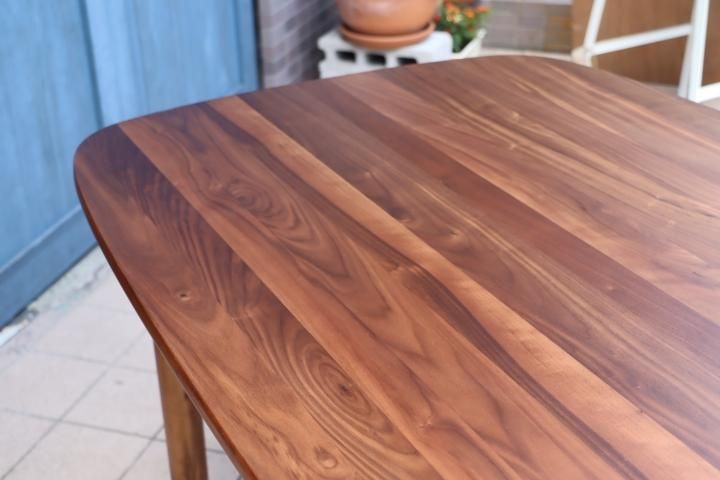 未使用品◇無印良品(MUJI)のウォールナット無垢材 楕円ダイニング