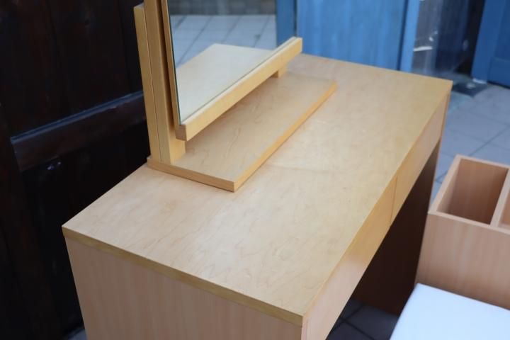 無印良品(MUJI)の希少なメープル材を使用したドレッサーセットです