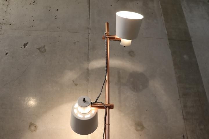 Francfranc(フランフラン)で取り扱われていたフロアーランプです。可動