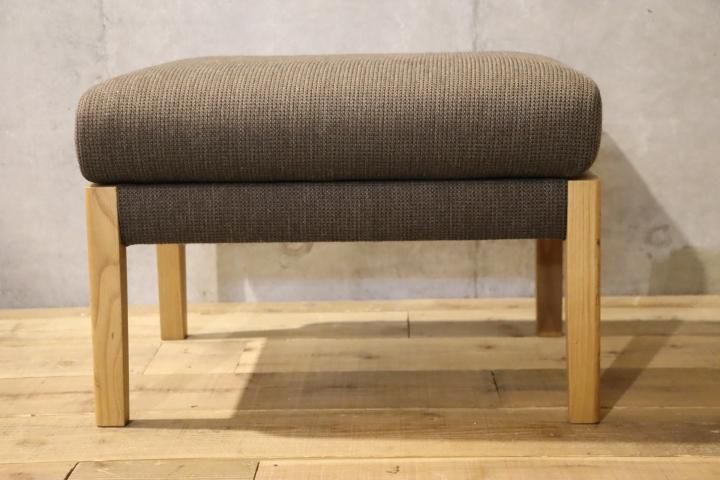 karimoku(カリモク家具) WU45 オーク材 オットマンです。北欧スタイル