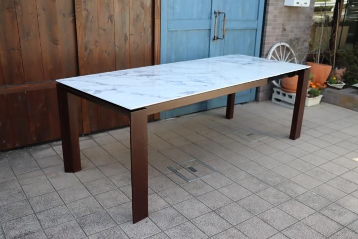 イタリアのCalligaris(カリガリス)社のOMNIA(オムニア) セラミック天板