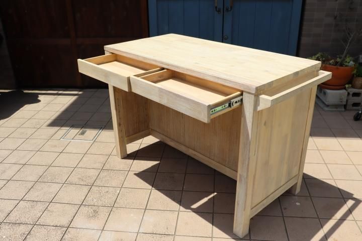 unico(ウニコ)の木目を際立たせ、ホワイトウォッシュ塗装が魅力のMANOA