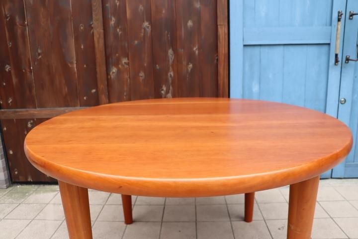 値下げ/KAGURA(家具蔵)のチェリー無垢材を使用したラウンドダイニング