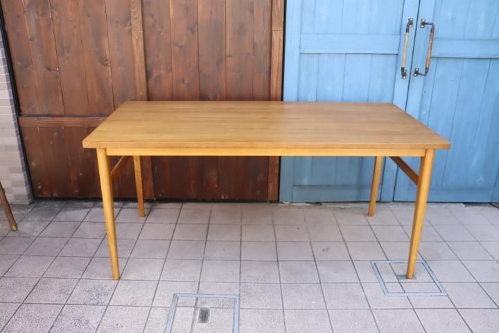 unico(ウニコ)のSIGNE(シグネ)シリーズのダイニングテーブル/160です