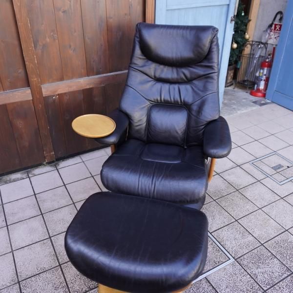 karimoku(カリモク家具)の本革 リクライニングチェア&オットマンです