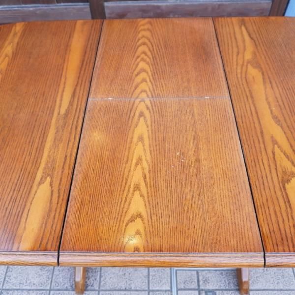 Shin Lee（シンリー）の伸長式ダイニングテーブルです。アンティーク調