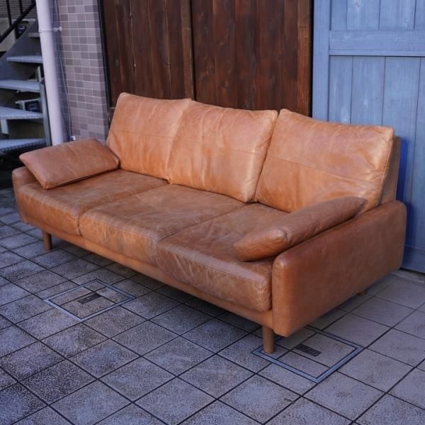 unico(ウニコ)のVINT(ヴィント）レザー 3人掛けソファーです。しなやか