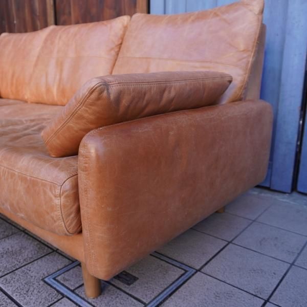 unico(ウニコ)のVINT(ヴィント）レザー 3人掛けソファーです。しなやか