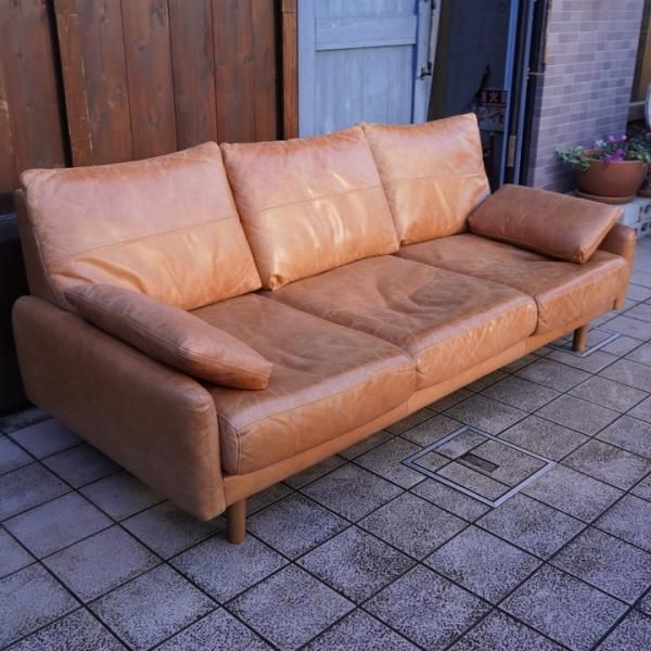 unico(ウニコ)のVINT(ヴィント）レザー 3人掛けソファーです。しなやか