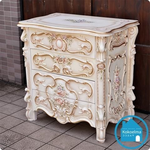ロココ調の猫脚4段チェストです。アンティーク調のクラシックな装飾と