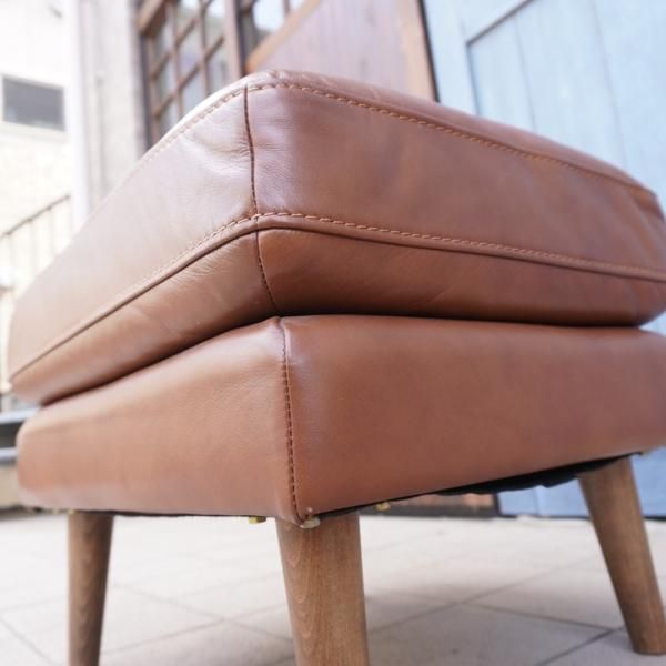 人気のunico(ウニコ)よりMOLN(モルン) レザー オットマンです。北欧