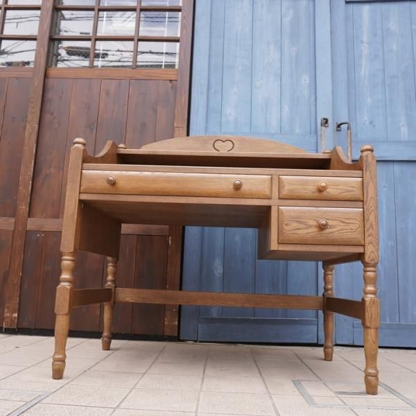 葉山ガーデン取扱いの北海道旭川家具メーカー勇峰工芸のナラ材を使用