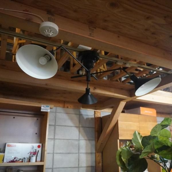 INTERFORM(インターフォルム)のRonne(ロネ)シーリングライトです。各々