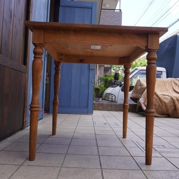 人気のFrancfranc(フランフラン)のサロットダイニングテーブルです