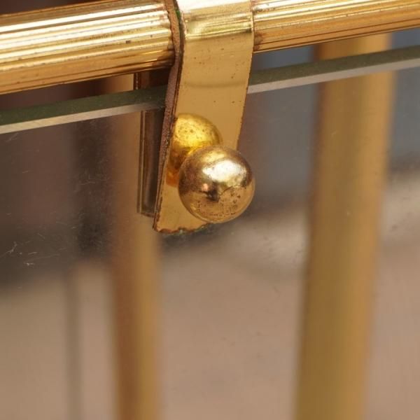 アンティークのマガジンラックです。ゴールドの輝きとガラスの透明感が