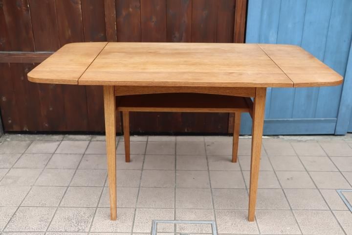 unico（ウニコ）のKURT（クルト）バタフライテーブル。オーク材の