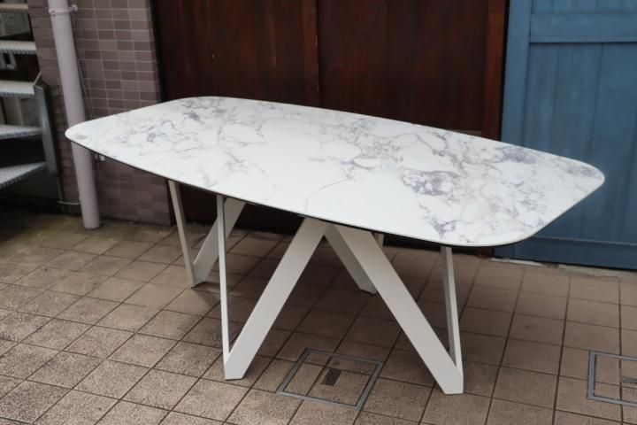 イタリアのCalligaris(カリガリス)社のCARTESIO(カルテジオ)セラミック