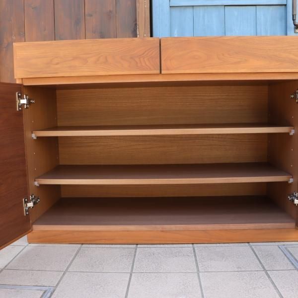 ACTUS(アクタス)のSHINE(シャイン) サイドボードです。ウォールナット