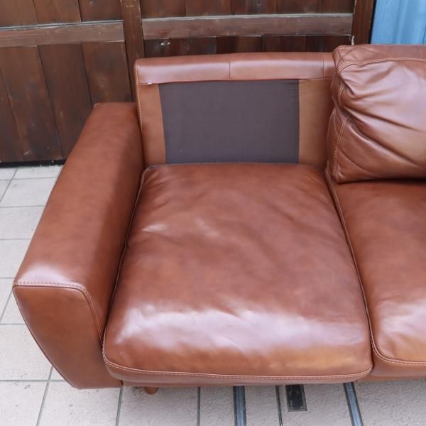 人気のunico(ウニコ)よりMOLN(モルン) レザー 3シーターソファーです