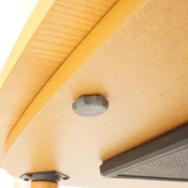 人気の無印良品(MUJI)の正方形こたつテーブルです。木のナチュラルな