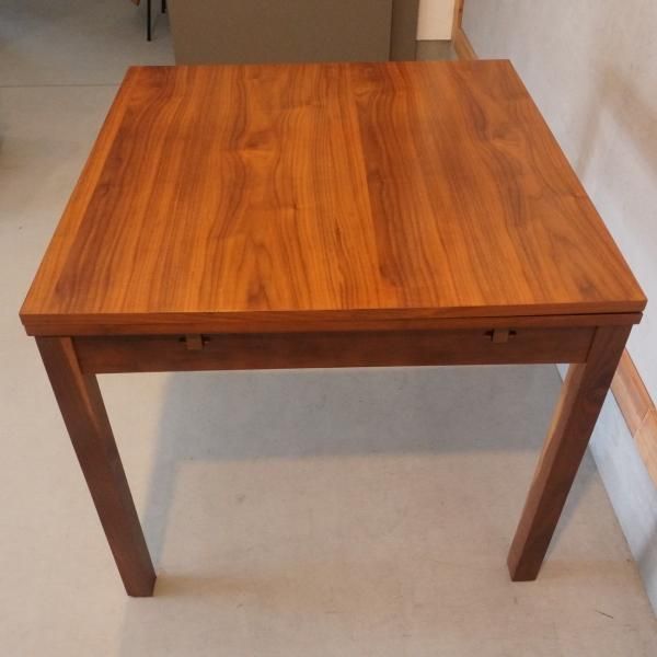 無印良品(MUJI)のウォールナット材 エクステンションテーブルです