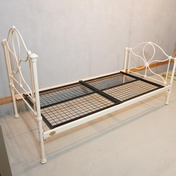 稀少なLAURA ASHLEY(ローラアシュレイ)Petula(ペトゥラ)シングルベッド