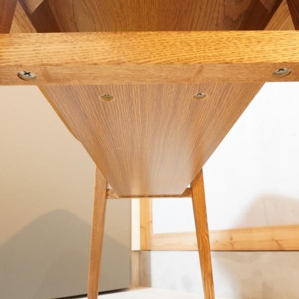 人気のunicoウニコのKURT(クルト)シリーズのカフェテーブルです