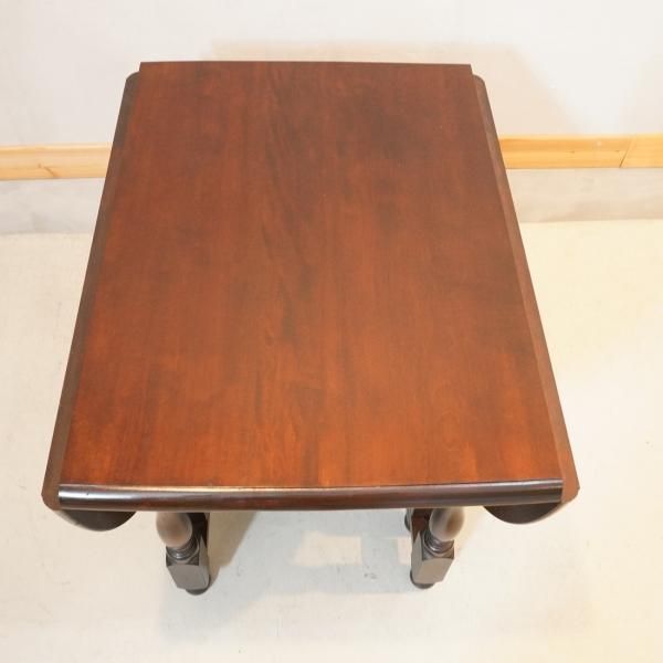 松本民芸家具のM型バタフライテーブルです。ミズメザクラ無垢材を使用