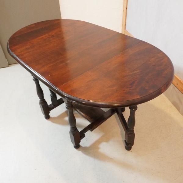 松本民芸家具のM型バタフライテーブルです。ミズメザクラ無垢材を使用