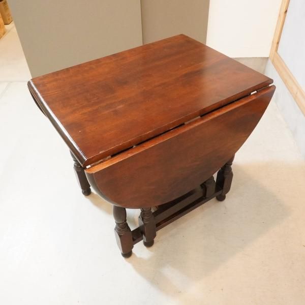 松本民芸家具のM型バタフライテーブルです。ミズメザクラ無垢材を使用