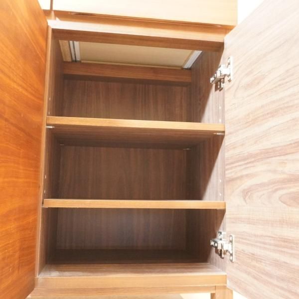 人気の無印良品(MUJI)のウォールナット材キャビネット・木製扉です