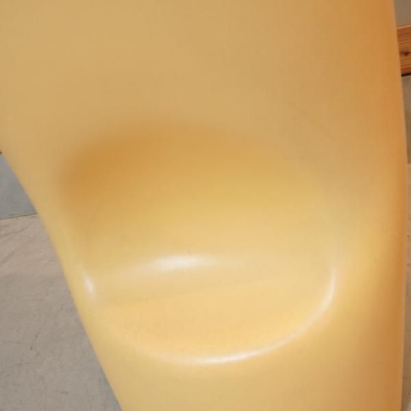 Driade(ドリアデ)の吉岡徳仁デザイン Tokyo Pop バースツール。マット