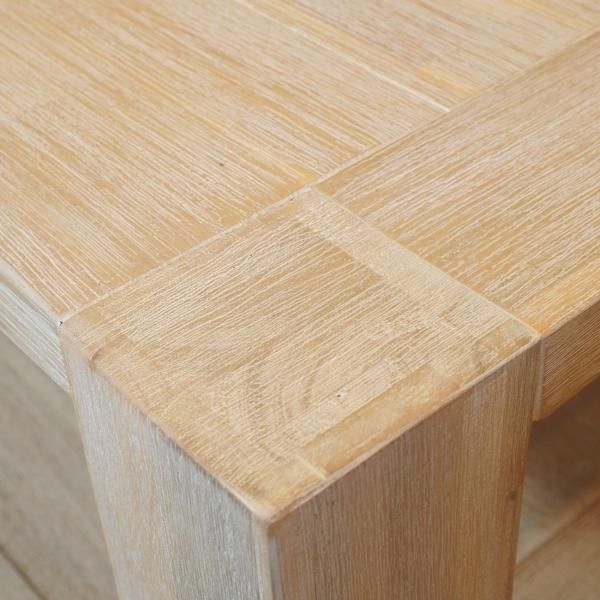 unico(ウニコ)より、木目を際立たせたホワイトウォッシュ塗装が魅力の