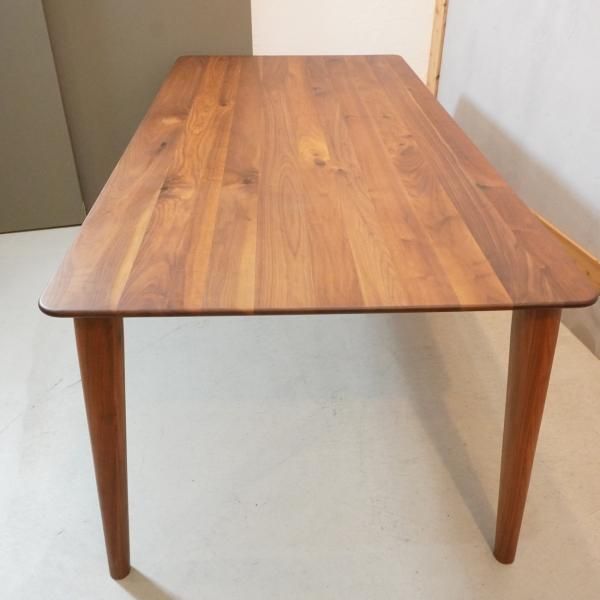 IDC OTSUKA(大塚家具)の木の素材感を楽しめるFill3(フィル3