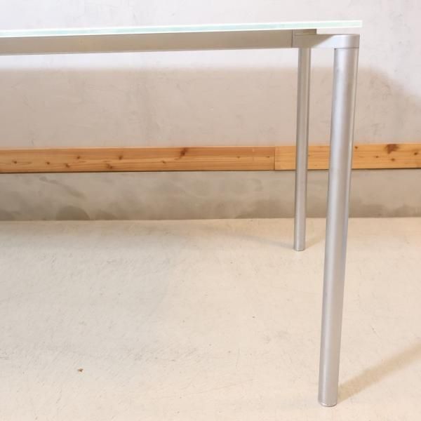 FritzHansen(フリッツハンセン)のP933 PLANO(プラーノ)ダイニング