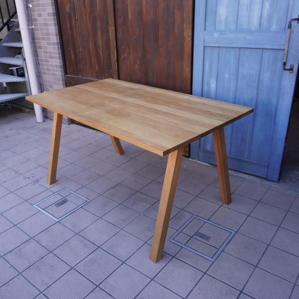 unico(ウニコ)のELEMT(エレムト)シリーズのダイニングテーブル/W1400