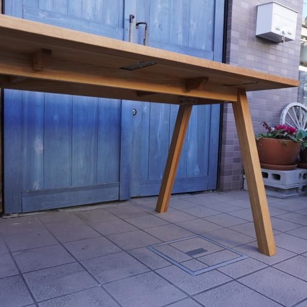 unico(ウニコ)のELEMT(エレムト)シリーズのダイニングテーブル/W1400