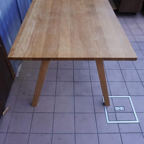 unico(ウニコ)のELEMT(エレムト)シリーズのダイニングテーブル/W1400