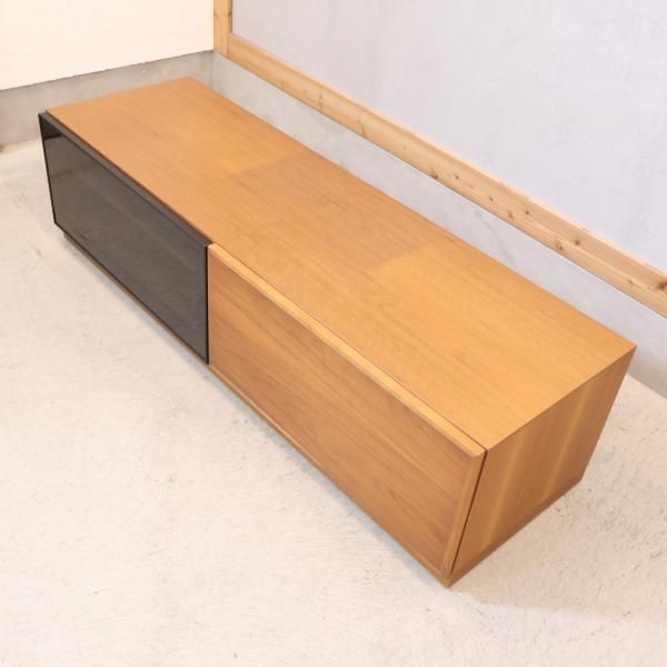 ACTUS(アクタス)のSHINE(シャイン)テレビボードです。ウォールナット材