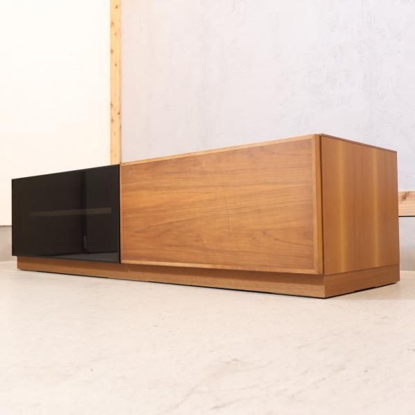 ACTUS(アクタス)のSHINE(シャイン)テレビボードです。ウォールナット材