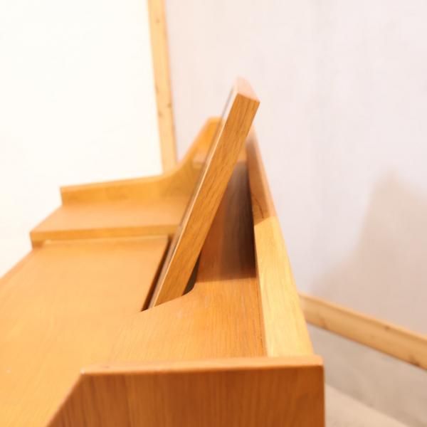 unico(ウニコ)のSIGNE(シグネ)シリーズのドレッサーです。オーク材の