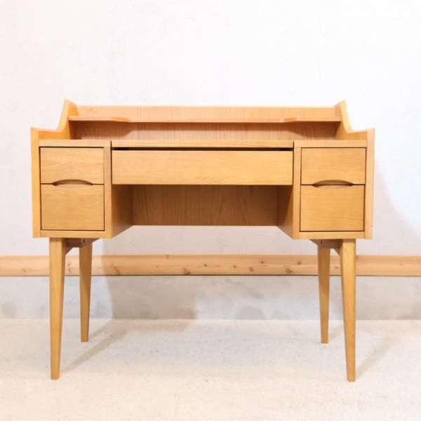 unico(ウニコ)のSIGNE(シグネ)シリーズのドレッサーです。オーク材の