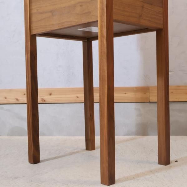 ウォールナット材を使用した無印良品(MUJI)のドレッサーです